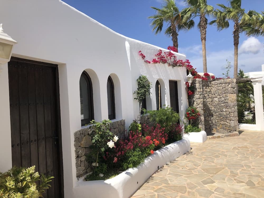 Lush Farmhouse in Sant Miguel de Balansat with Hot Tub & Private Pool