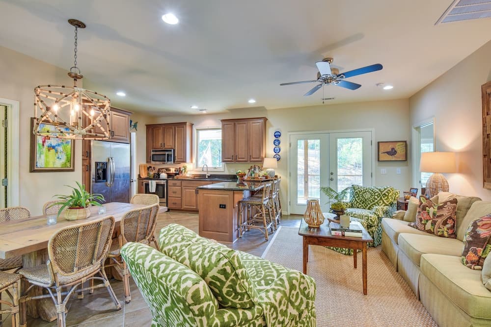 Lakefront Fun Near Clemson! Retreat w/ Pool Access