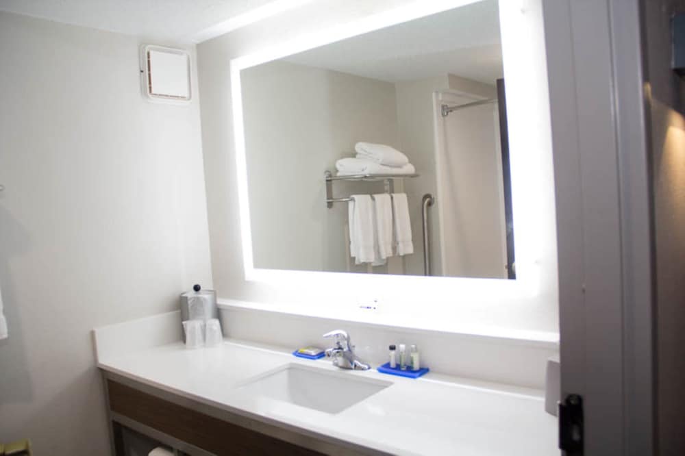 Holiday Inn Express Hotel and Suites Kings Mountain by IHG