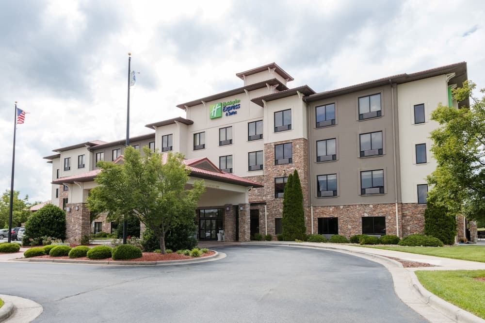 Holiday Inn Express & Suites Lexington NW-The Vineyard by IHG