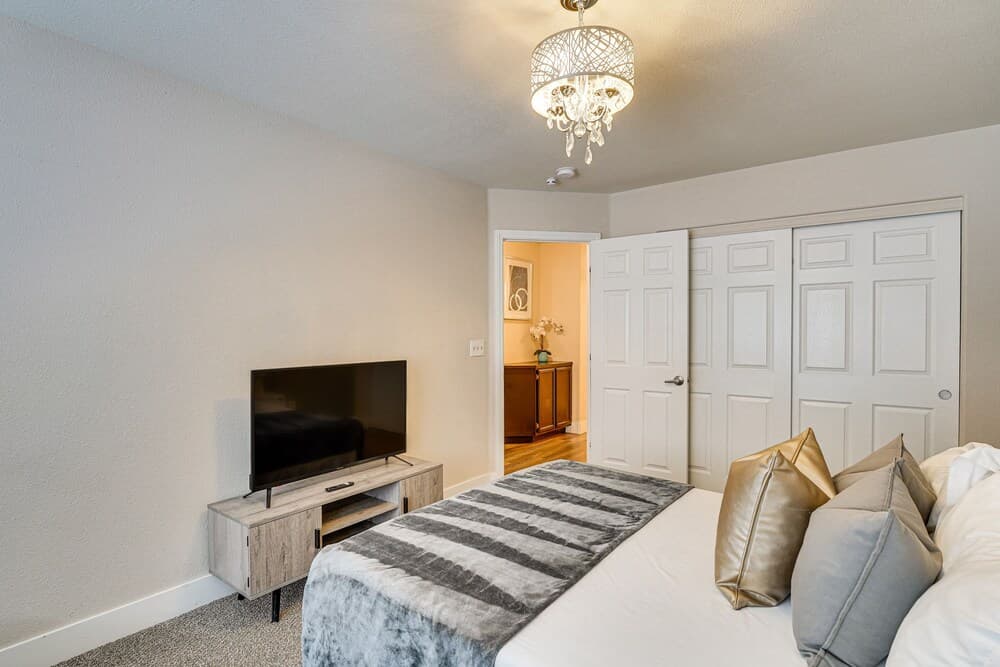 Spacious Henderson Home: 7 Mi to Vegas Strip