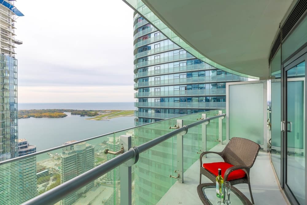Noel Suites - York and Simcoe
