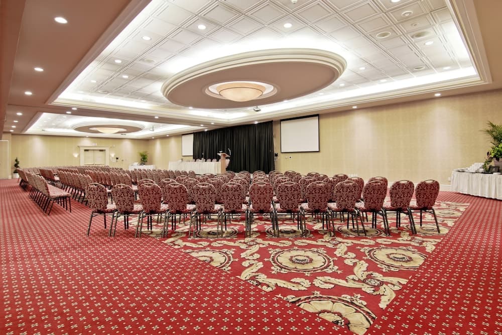 Holiday Inn Hotel & Suites St. Catharines Conference Center by IHG