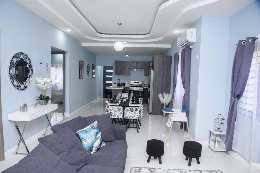 Montana Villa-ochorios-sleeps6-aircon-pool-tv-wifi