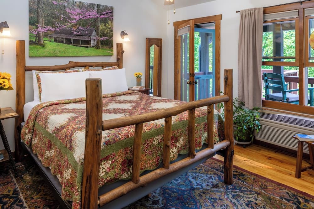Bent Creek Lodge Bed & Breakfast