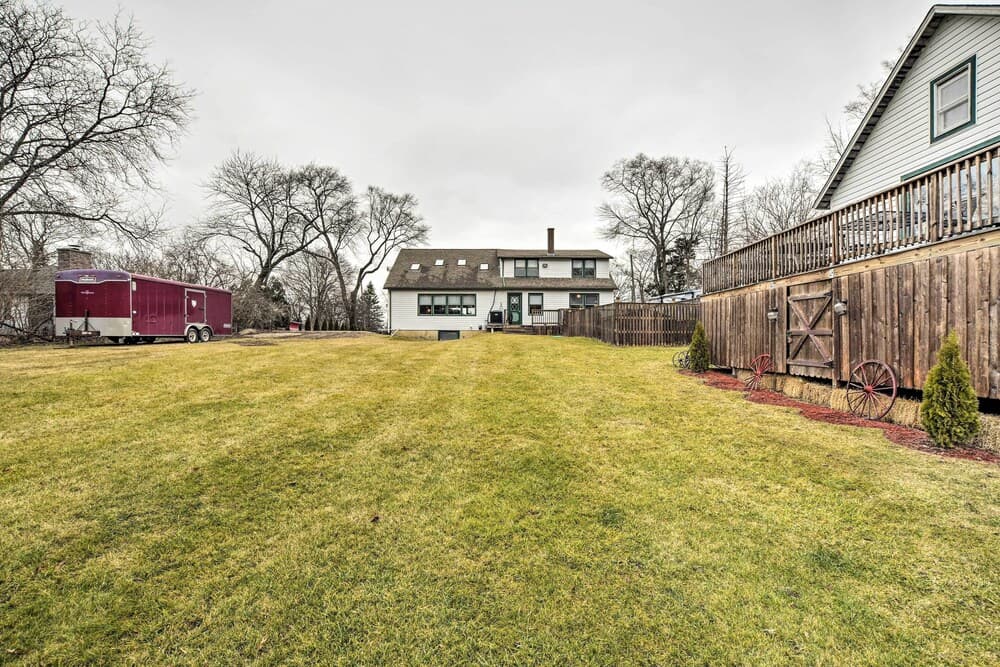 Pet-friendly Bartlett Farmhouse w/ Deck!