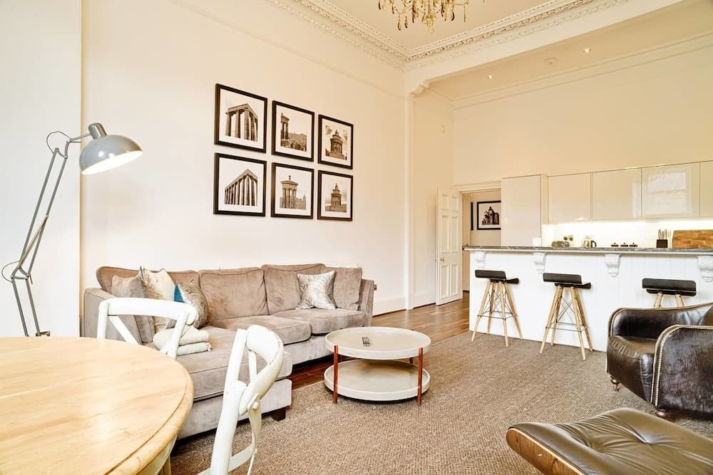 JOIVY Luxury George Street Apartments: Edinburgh Suite