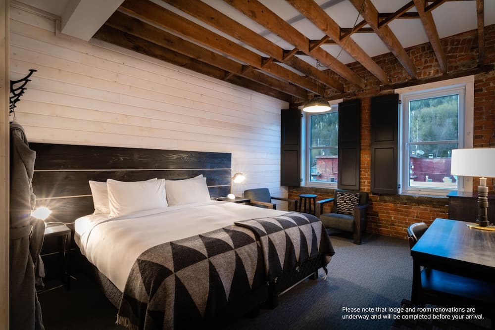 Eleven Revelstoke Lodge