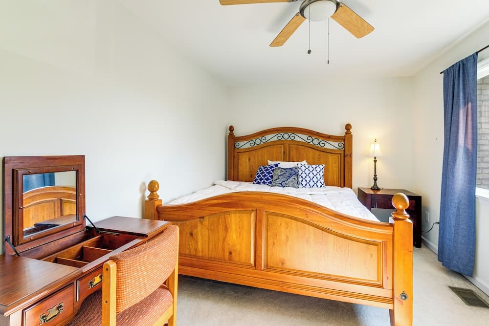 3 Mi to Dulles Airport: D.c. Area Townhome