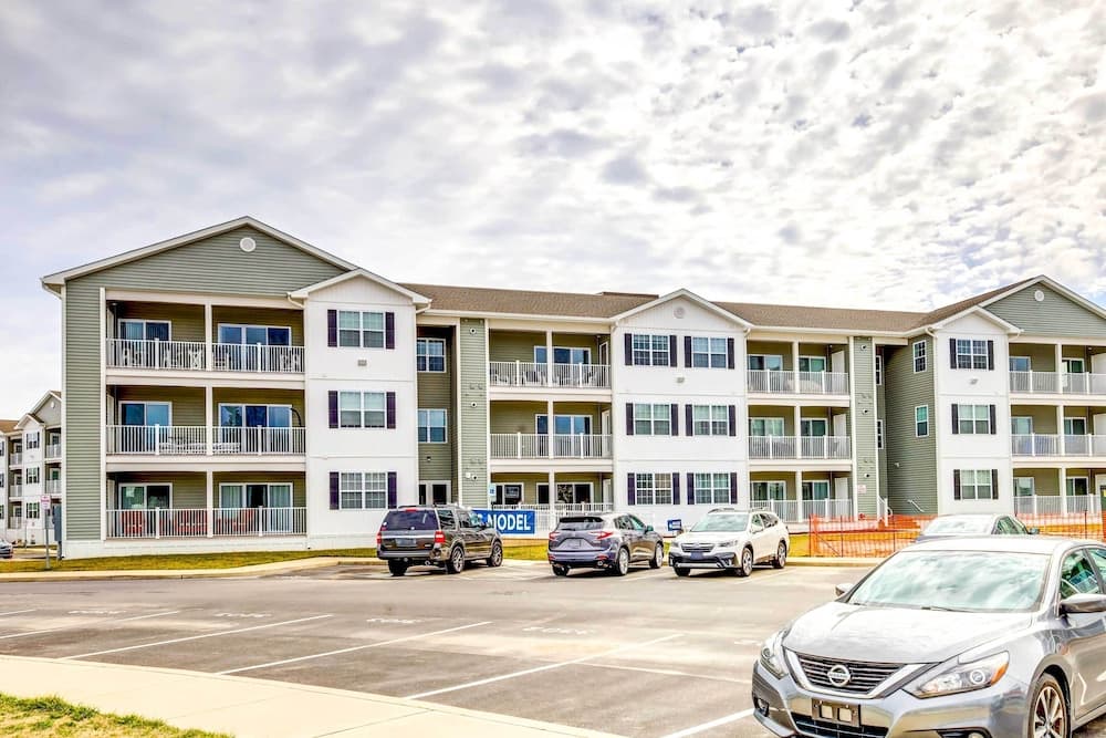 Bright Lewes Condo w/ Balcony, 7 Mi to Beach!