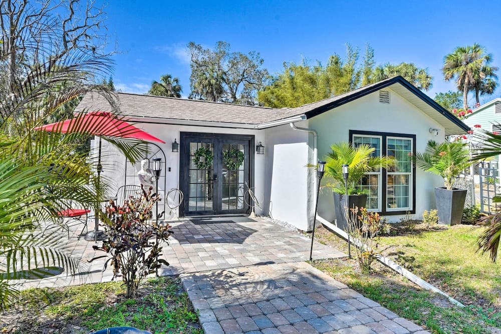 Florida Getaway w/ Patio ~ 3 Mi to Beaches!