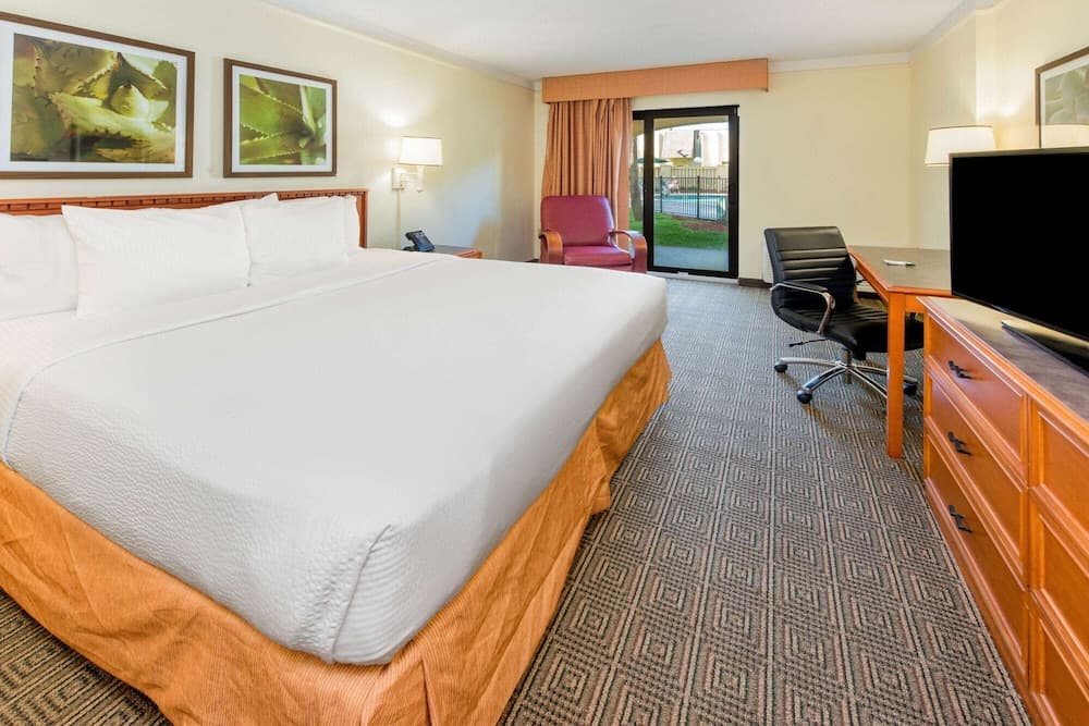 La Quinta Inn & Suites by Wyndham Ft Lauderdale Cypress Cr