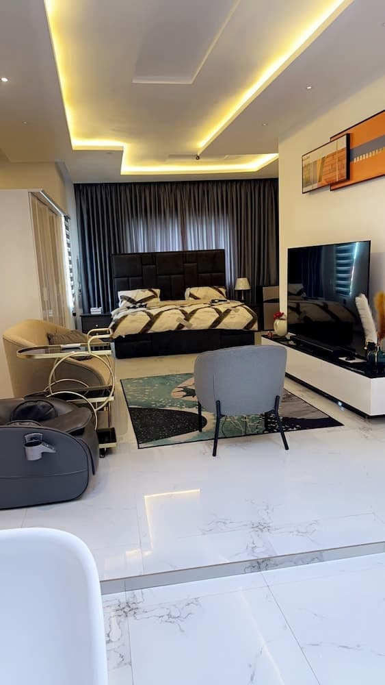 WHITE PLACE APARTMENT
