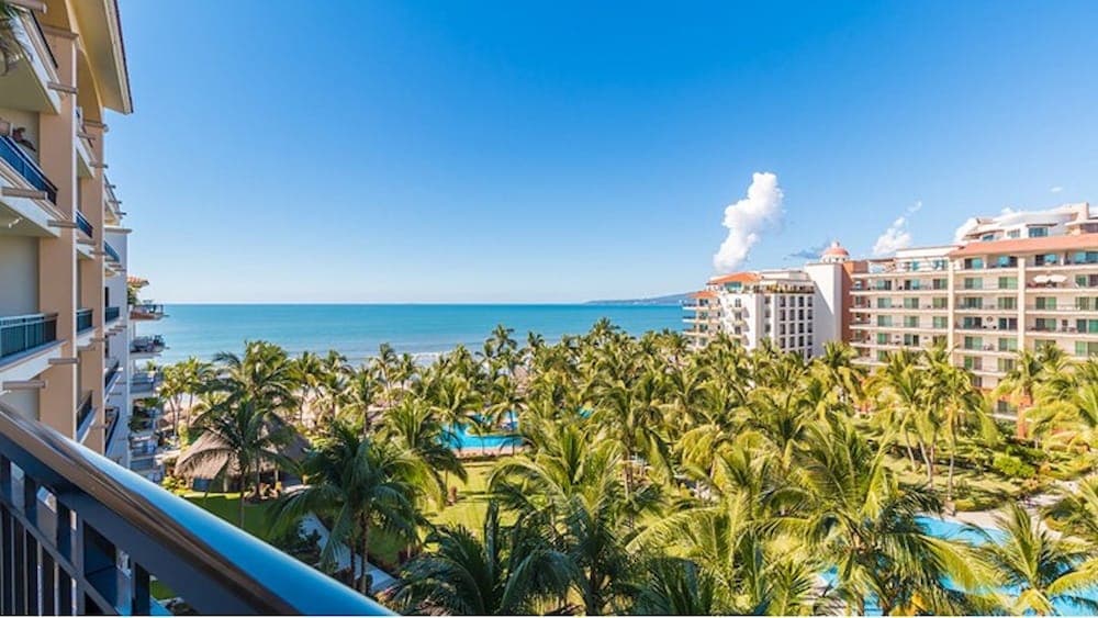Unlimited Luxury Villas - Playa Royale Condo