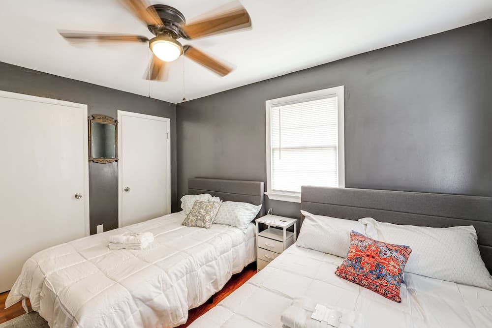 Fireplaces, Fire Pit & Family Fun: Alexandria Home