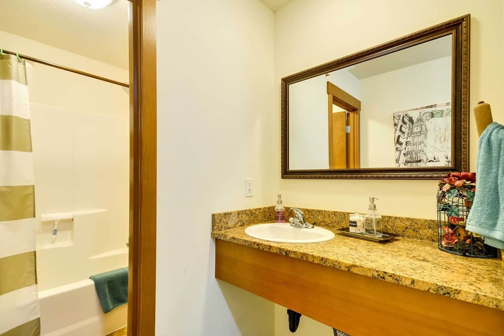 Dog-friendly Milwaukie Home: 9 Mi to Dtwn Portland