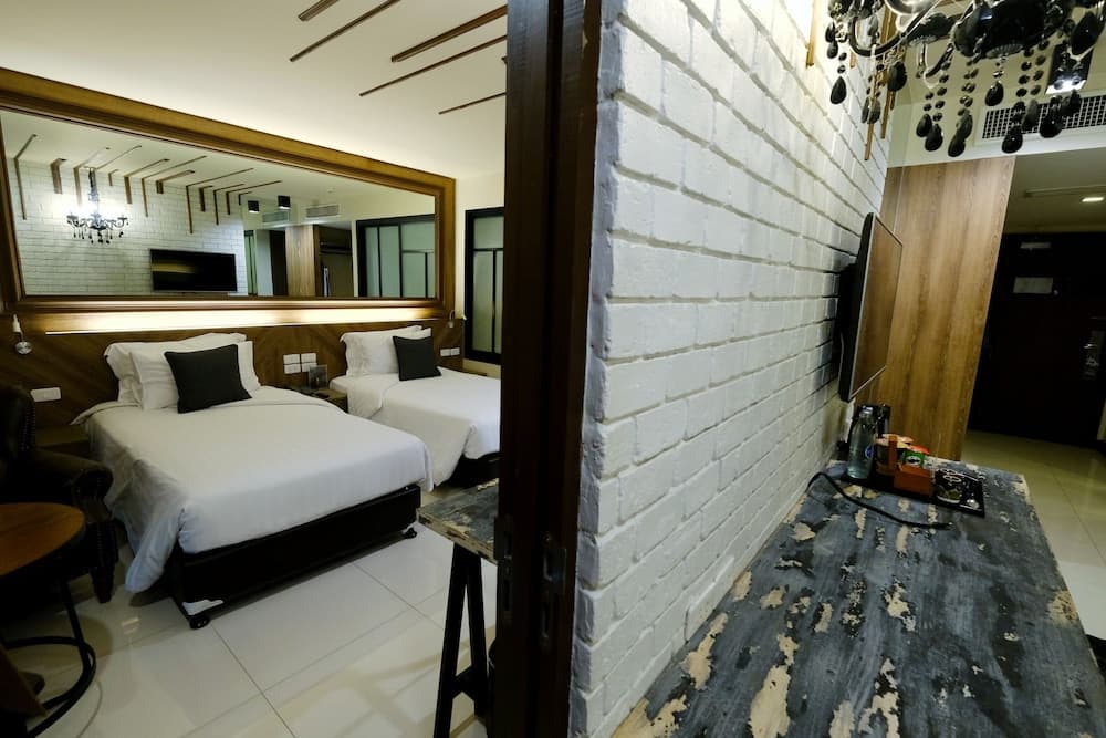 Art Mai Gallery Nimman Hotel