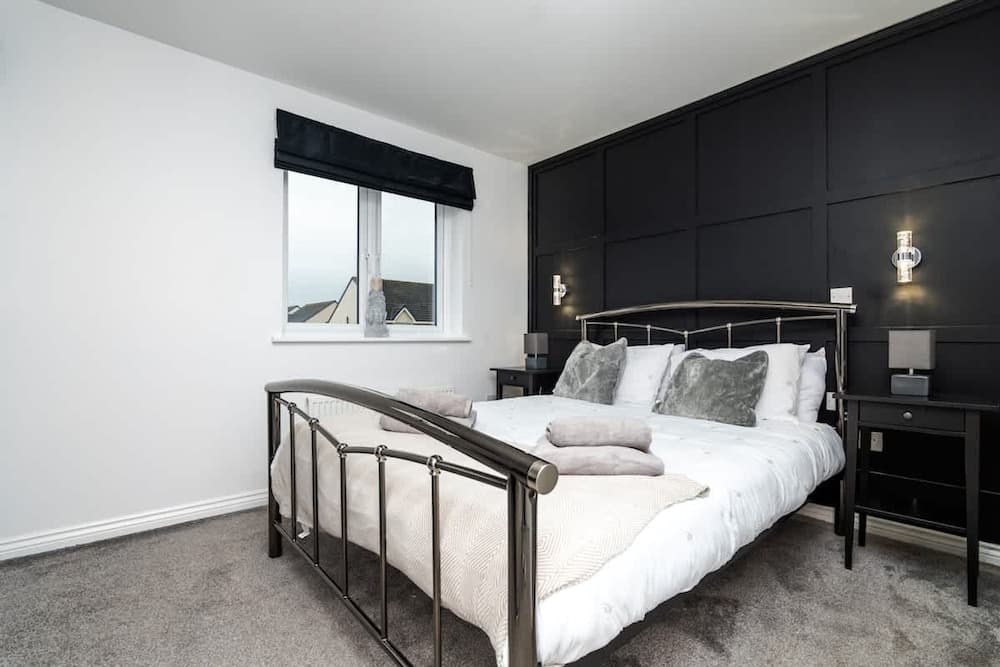 3 Bedroom House-private Parking