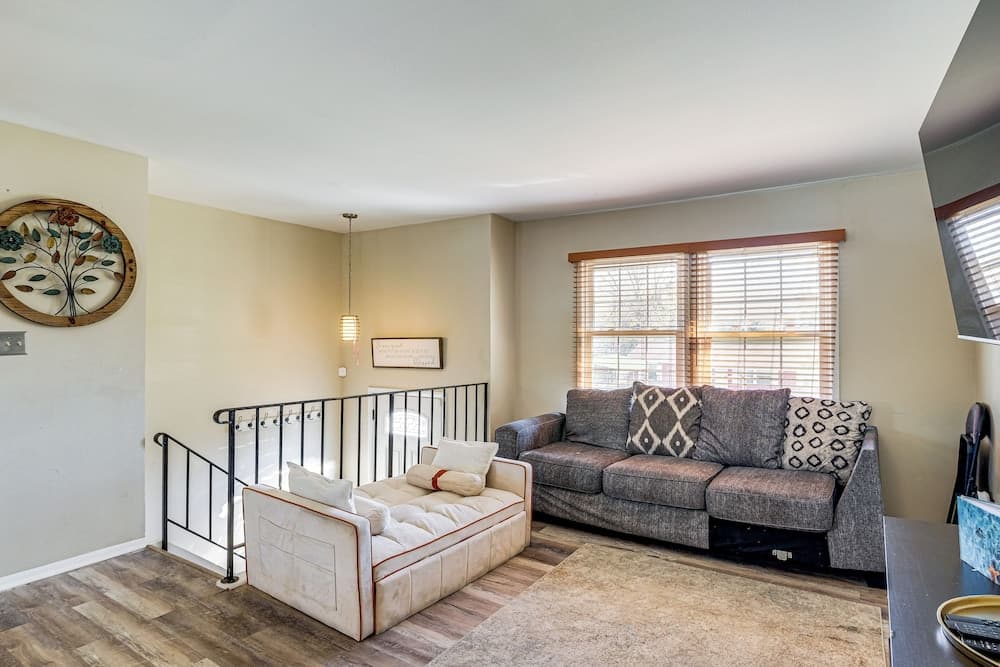 Commute to Alexandria & DC: Home w/ Shared Yard