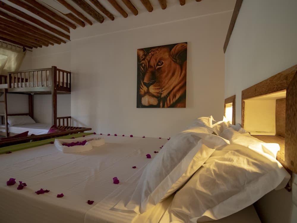 Tropical Boutique Hotel & Resto