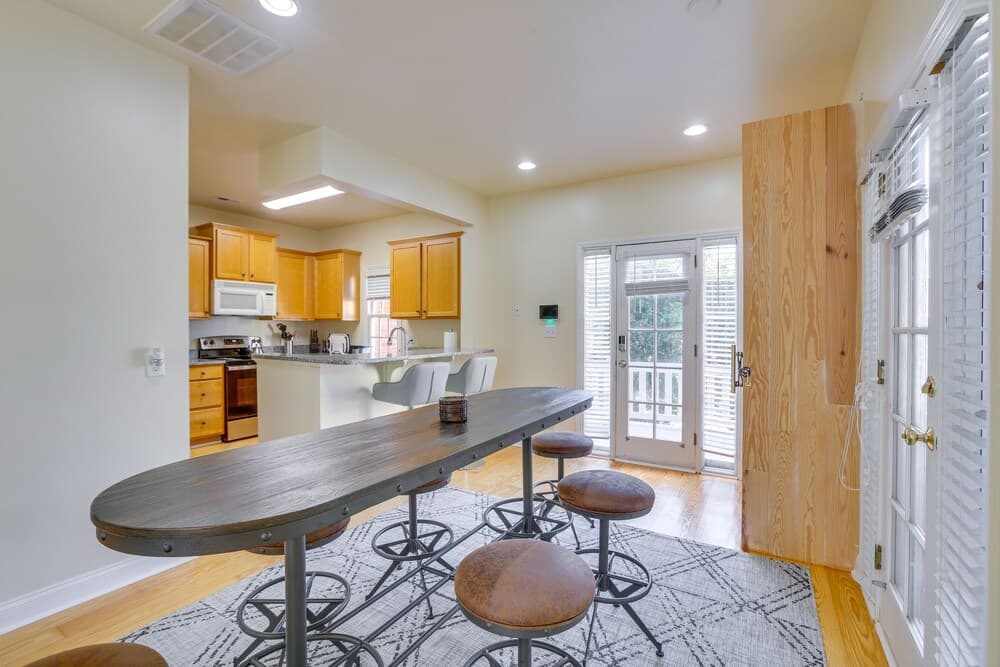 Greensboro Townhome w/ Deck - Walk to Downtown