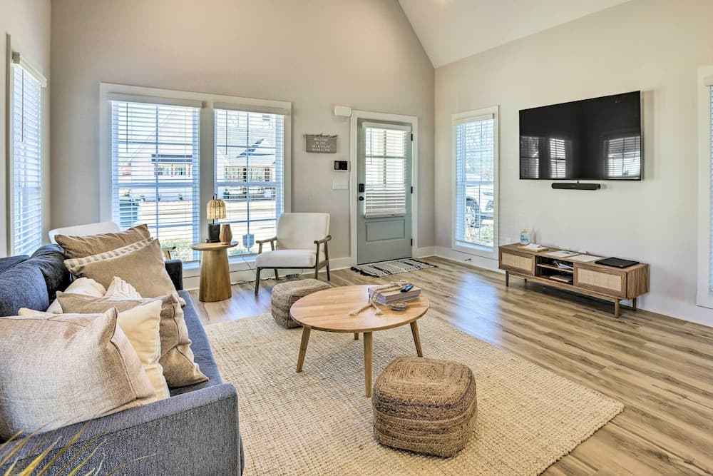 Opelika Townhome w/ Central A/C + Heating!
