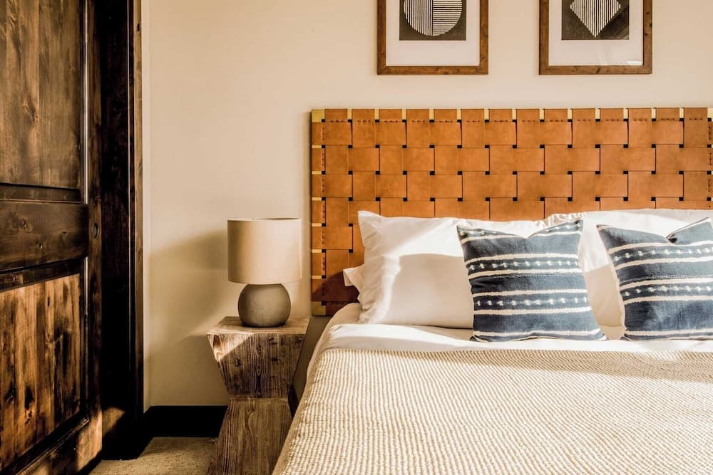 Clint by Avantstay Located Within The Brasada Ranch Community Golf Course, Pool & Hot Tub