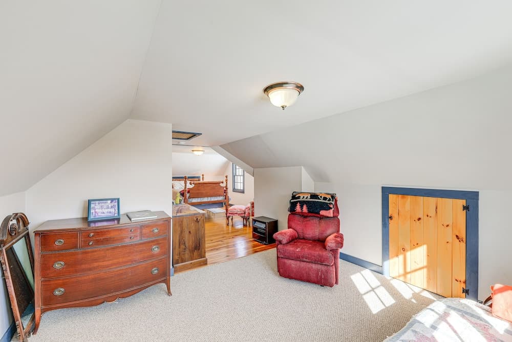Charming Lovell Farmhouse - 17 Acres w/ Mtn Views!