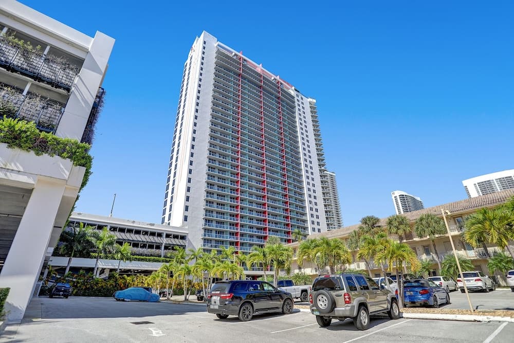 AMAZING 3BD CONDO BEACHWALK RESORT