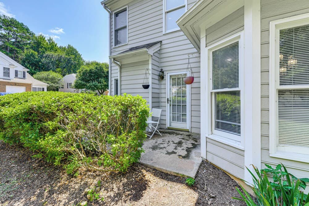 Charlotte Townhome w/ Hot Tub: 9 Mi to Uptown!
