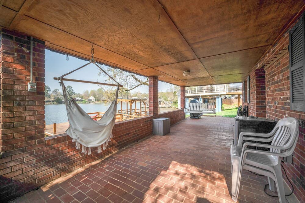 Lakefront New London Home: Dock, Fire Pit + Views!