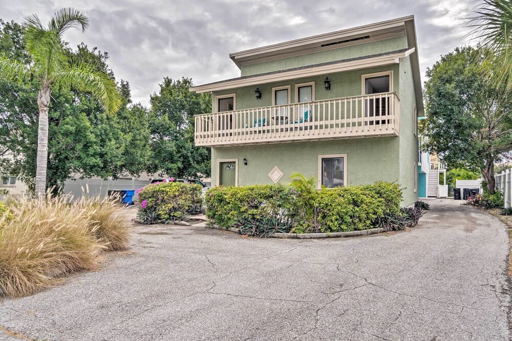 Updated Apartment Walking Distance to Venice Beach