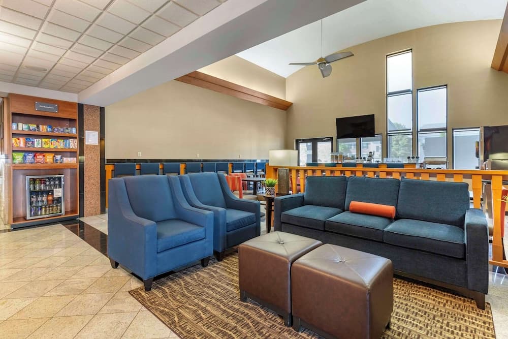 Holiday Inn Express & Suites Leesburg - Historic District by IHG