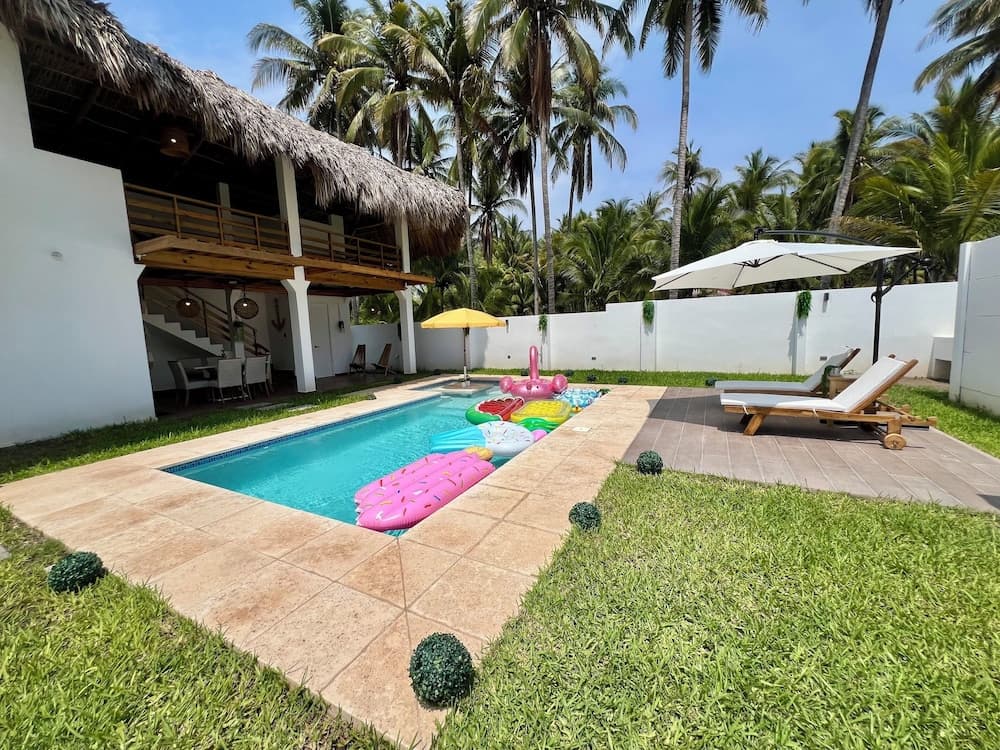 Oceanfront Villa in Amatecampo Beach
