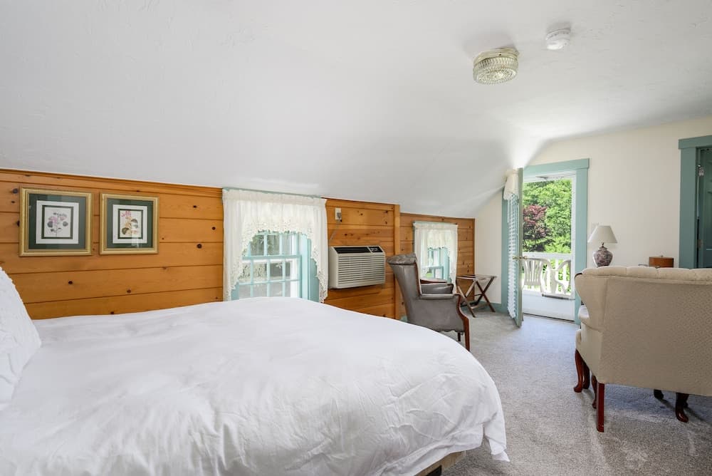Isaiah Hall Bed & Breakfast Inn