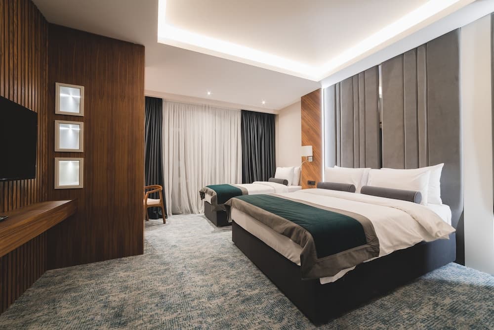 BRISTOL HOTEL