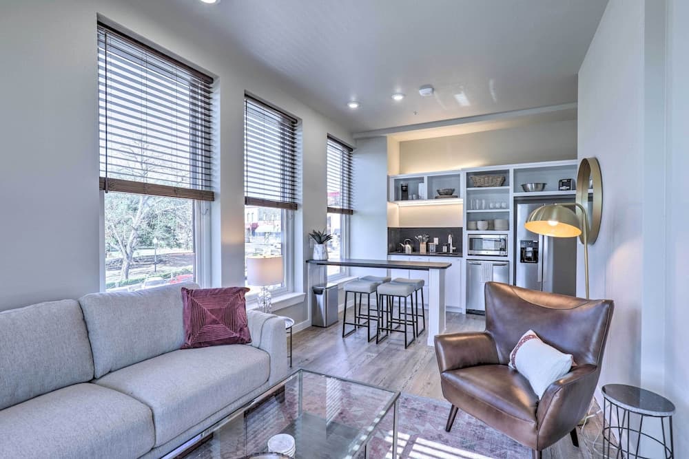 Sleek, Newly Updated Downtown San Marcos Apt!