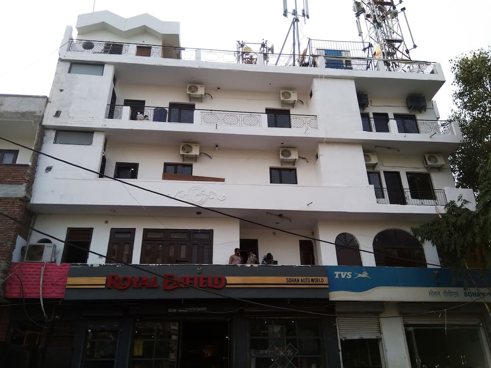 OYO 22605 Hotel Redstone