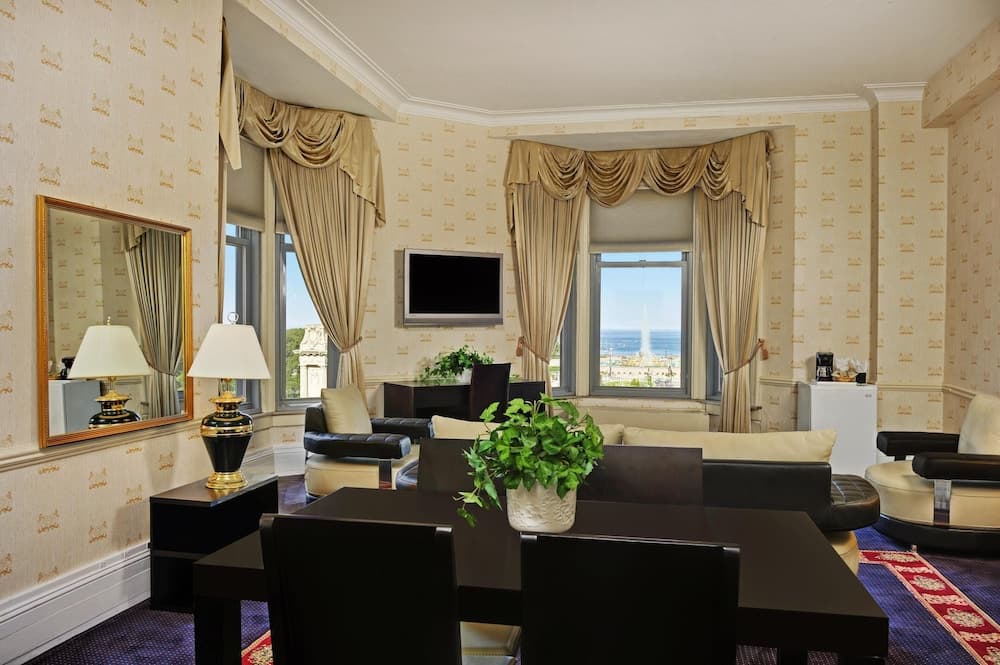 Congress Plaza Hotel