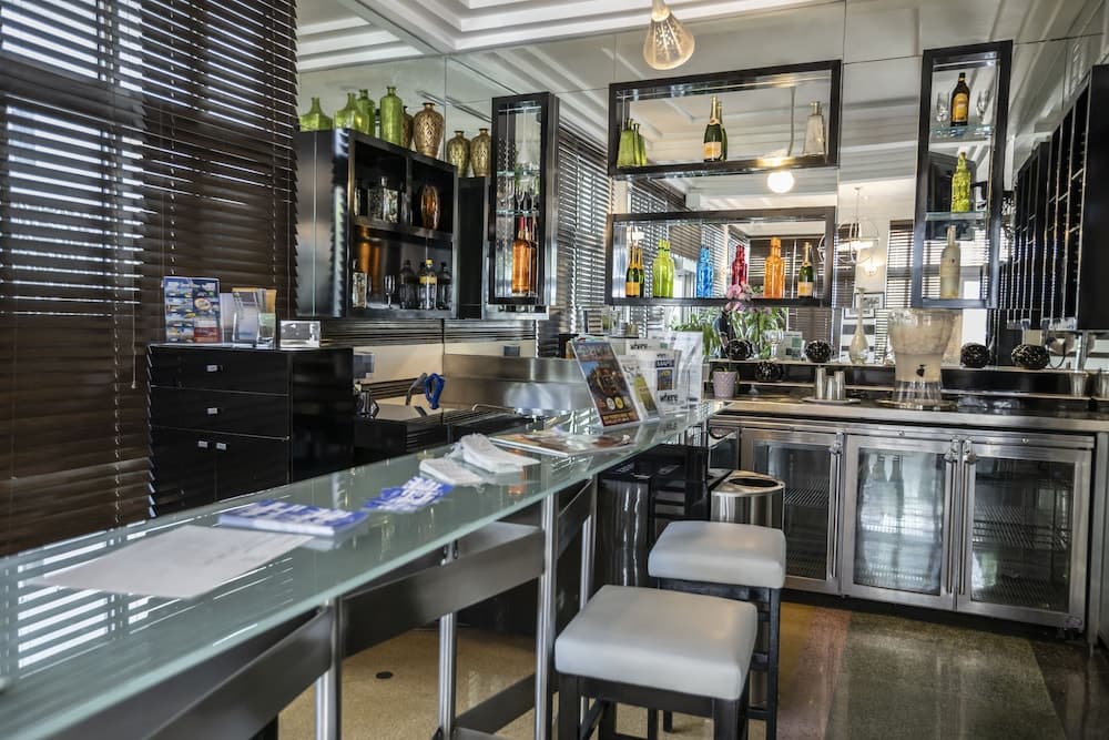 bar