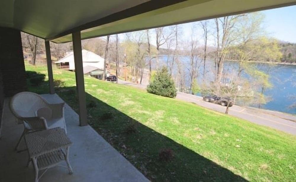 Lakeside Resort-Lakeside Cabins