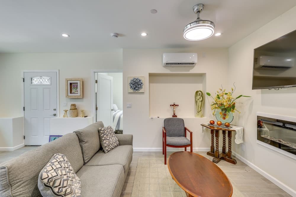 Cozy Escondido Escape Near Hiking & Downtown!
