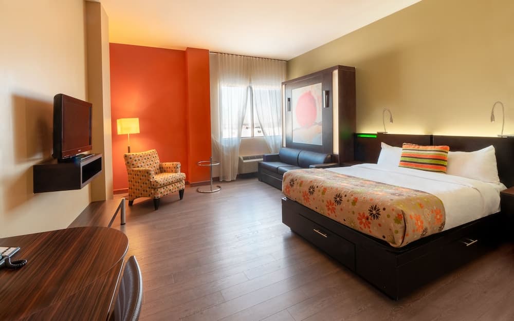 Hôtel Must –  Aéroport de Québec par JARO