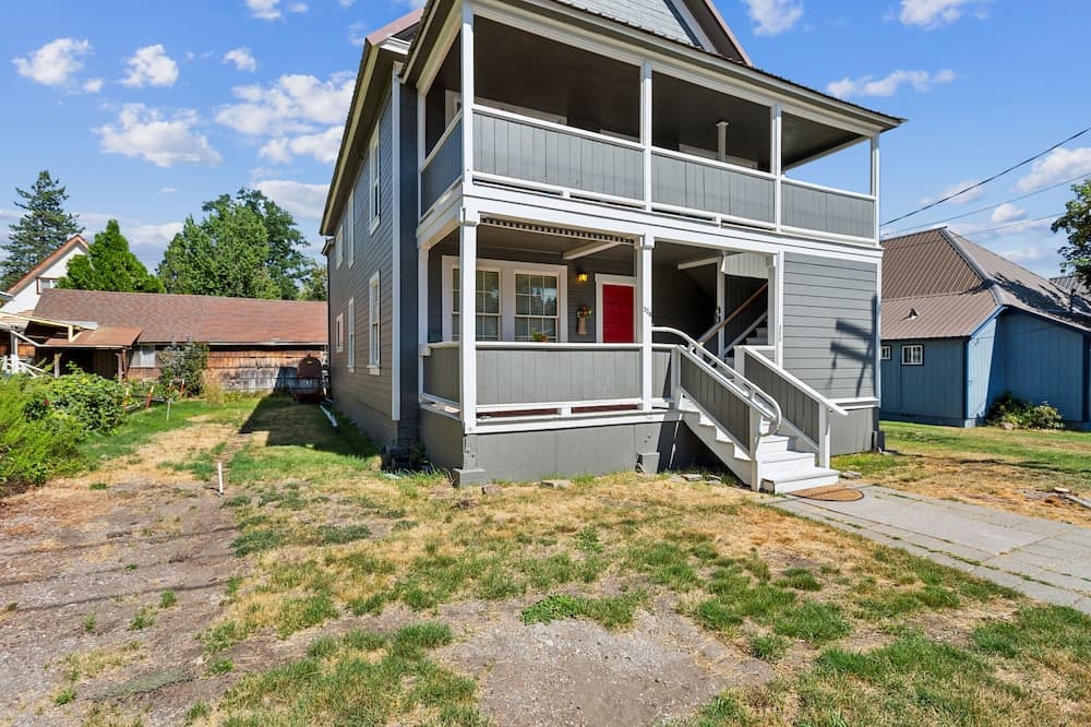 Charming Downtown Mccloud Retreat 2 Bedroom Home