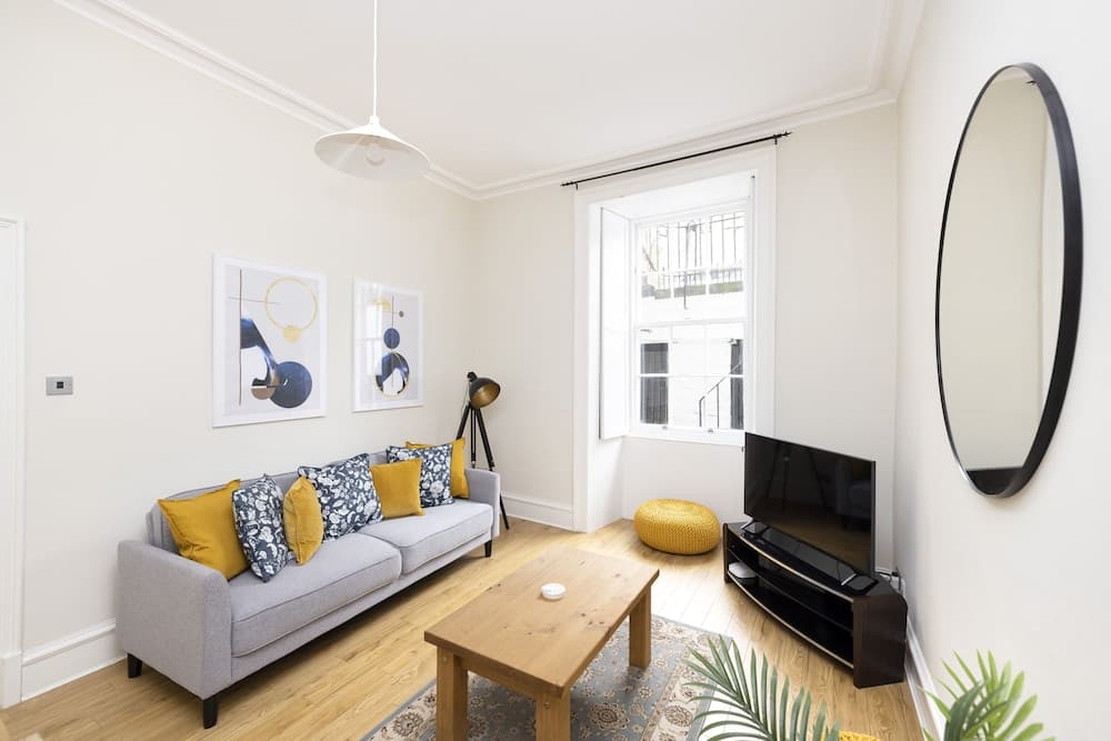 JOIVY Chic Flat Near Stockbridge Market W/ Patio