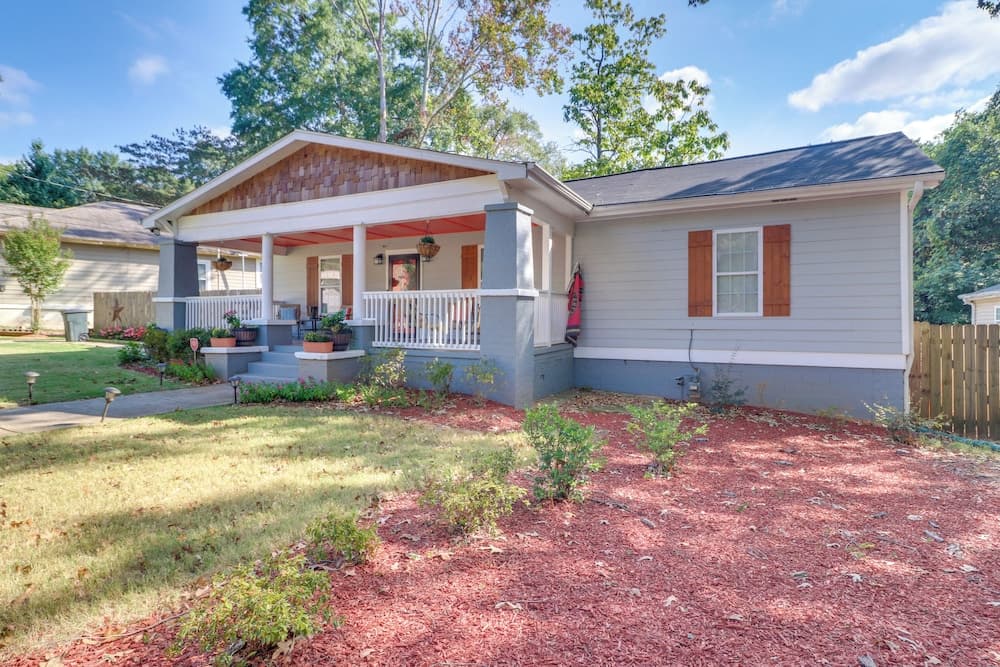 Updated Farmhouse w/ Yard, 10 Mi to Dtwn Atlanta