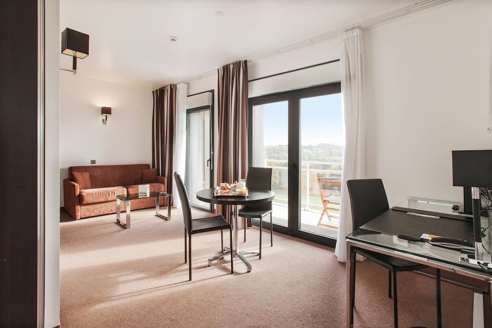 Golden Tulip Pornic Suites