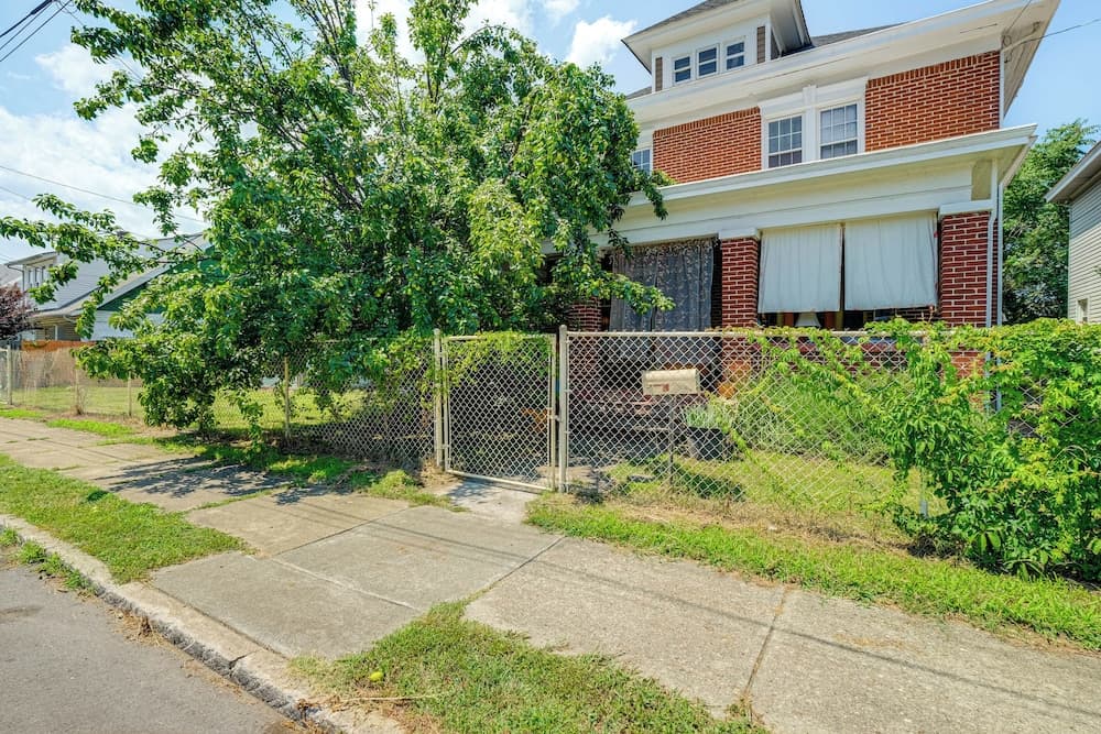 Half-mi to Dtwn: Cozy Roanoke Apt!