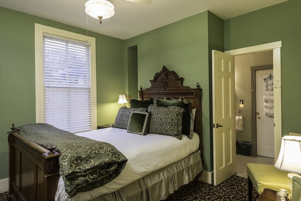 Carriage Way Inn