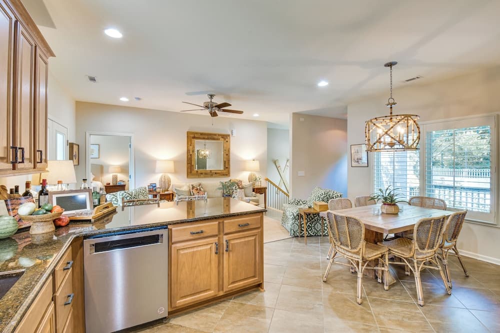Lakefront Fun Near Clemson! Retreat w/ Pool Access